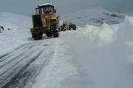 راه ۱۷٠ روستا گرفتار در برف کوهرنگ بازگشایی شد