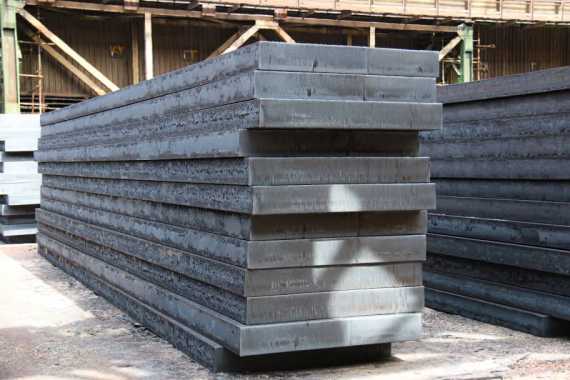 مدیرعامل فولادمبارکه خبر داد:  تولید تختال با عرض 2 متر در راستای شعار سال و مانع زدایی‌ از تولید