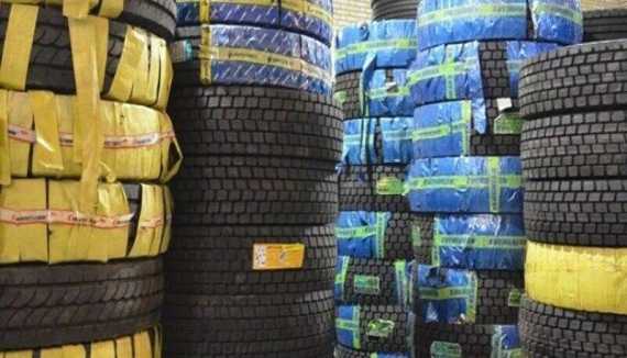 کشف و توقیف محموله ۱۰ میلیاردی لاستیک قاچاق از یک انبار در اصفهان