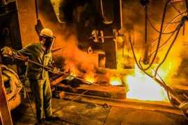 مدیر متالورژی ثانویه شرکت فولاد مبارکه خبر داد؛ تولید ماهانه 700 هزار تن تختال بدون هیچ تجهیز جدیدی یك دستاورد است