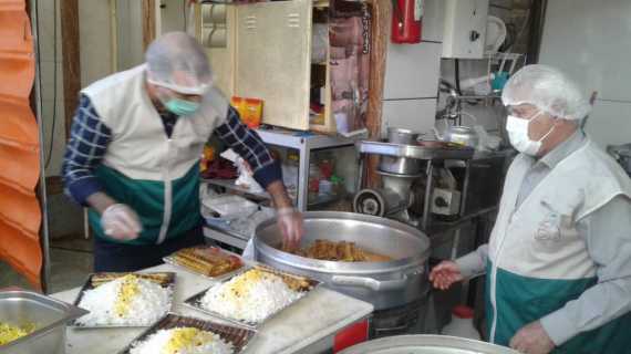 سفره افطار رضوی با ۱۲۰۰۰ پرس غذای گرم میزبان نیازمندان خمینی شهر شد